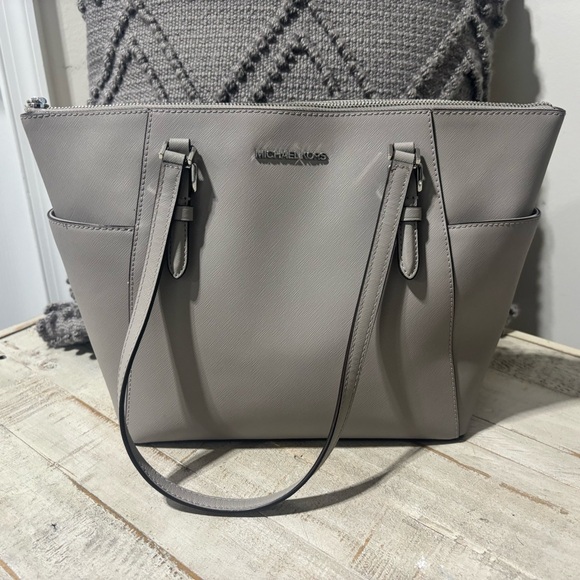 ❤️Michael Kors Charlotte Saffiano Leather Tote - Picture 2 of 7